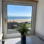 Sea View V-dubz, *