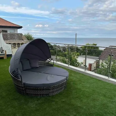Sea View V-dubz,