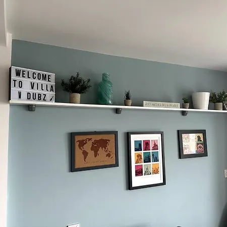 Sea View V-dubz, 파일리